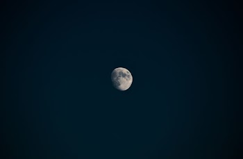 gray and blue planet