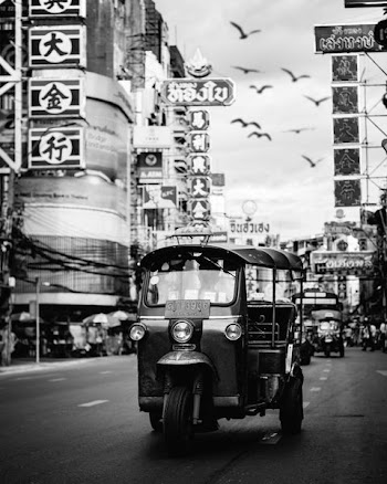 gray auto rickshaw on road