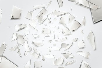 Gray background of mirror shards | Free stock illustration | High Resolution graphic