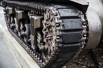 Gray Battle Tank during Daytime