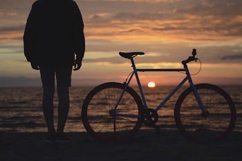 gray bicycle