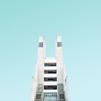 gray concrete building