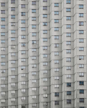 gray concrete building