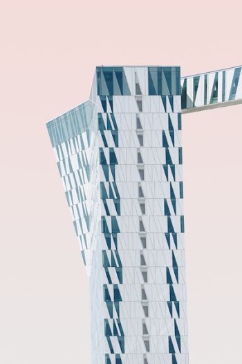 gray concrete building