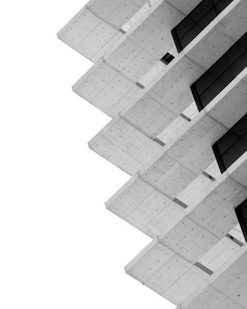 gray concrete building