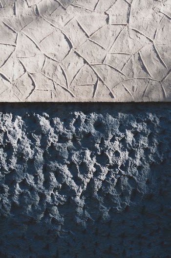 gray concrete wall