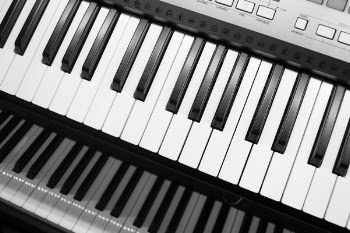 Gray Electric Keyboard