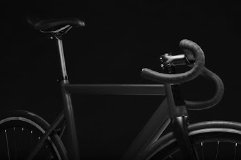 gray flat-bar road bike