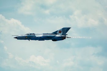gray jet plane flying in the air