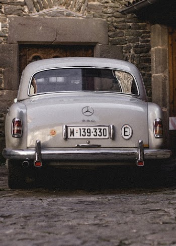 Gray Mercredes Benz Vehicle