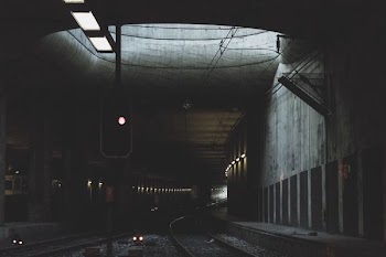 gray metal train rail at daytime