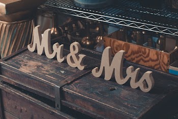 Gray Mr &amp; Mrs Decors on Brown Wooden Trunk