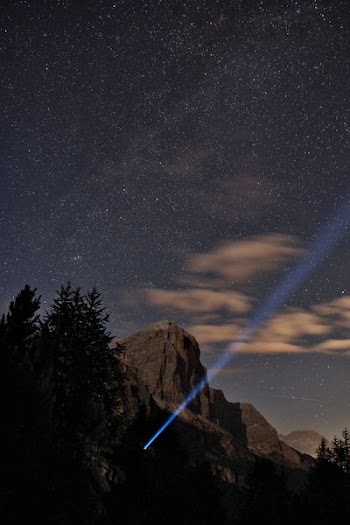 gray rock mountain under starry night