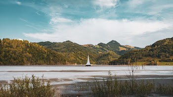 Gray Structure in the Middle of Lake