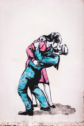 Great stencil street art work by thepinkbear.rebel street artist. Exploring gender roles and equality with reversing the two main characters in a famous photo taken after WW2 was won.