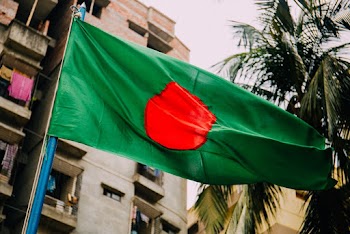 Green and Red Flag