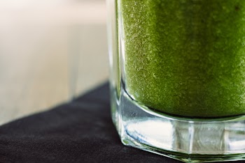 Green cocktail closeup 3