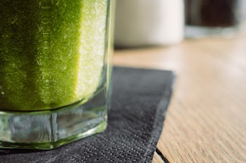 Green cocktail closeup 4