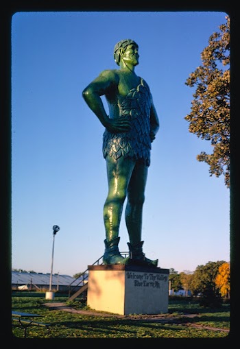 Green Giant statue (1979), early morning… | Free public domain photo