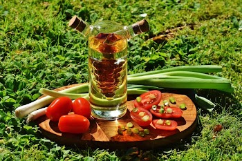 Green Onion Spring Near Clear Glass Container