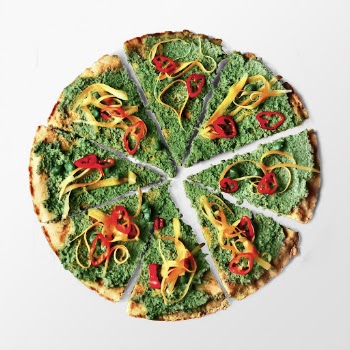 Green sauce on flat bread, | Free PSD - rawpixel