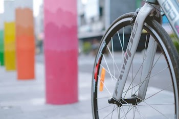 grey bicycle rim