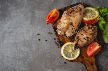 Grilled chicken on a cutting board. Free Photo