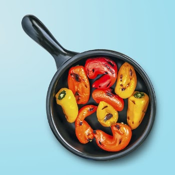 Grilled peppers in pan, food | Free PSD - rawpixel