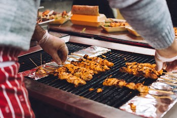 Grilling chicken skewers 