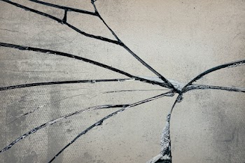 Grunge background with cracked glass texture | Free stock illustration | High Resolution graphic