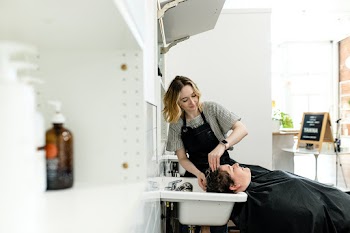 Hair stylist rinsing hair of the customer | Free stock photo | High Resolution image