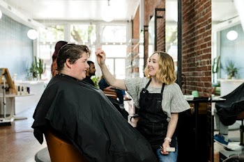 Hairdresser trimming the hair for the… | Free stock photo | High Resolution image