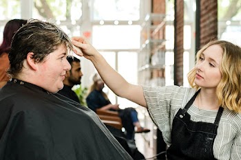 Hairstylist trimming hair of the customer in… | Free stock photo | High Resolution image