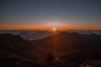 Haleakala National Park is a must see for every outdoor people and photographers. Catched this stunning sunrise above the clouds. 