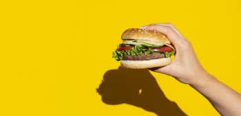 Hamburger in front of yellow background Free Photo