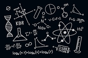 Hand drawn scientific formulas on chalkboard wallpaper Free Vector