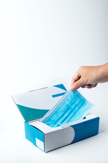 Hand getting a new face mask to wear during coronavirus pandemic | Free  photo - 2298454