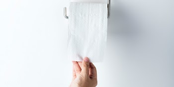 Hand getting toilet paper | Free  photo - 2313094