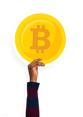 Hand holding a bitcoin cardboard prop | Free stock psd mockup - 526340