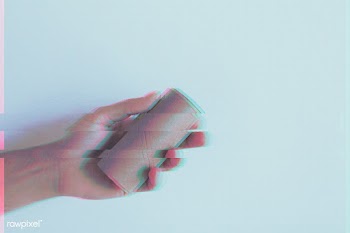 Hand holding an empty toilet paper roll | Free  photo - 2313984