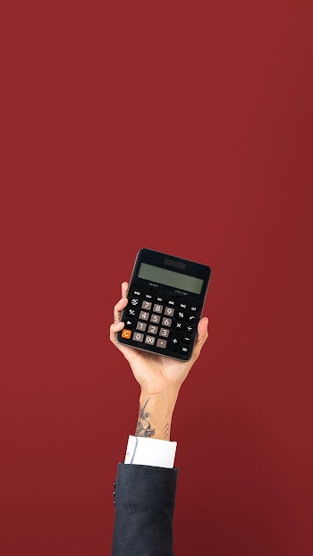 Hand holding calculator in finance concept | Free stock photo | High Resolution image
