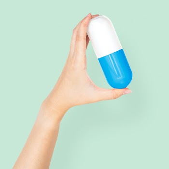 Hand holding medicine in health concept | Free stock photo | High Resolution image