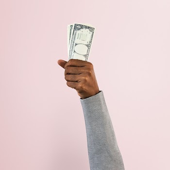 Hand holding money in finance concept | Free stock photo | High Resolution image