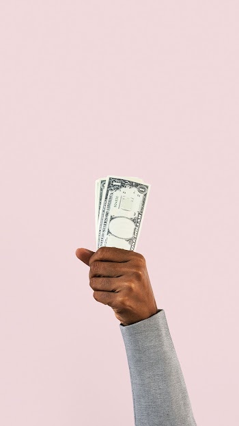 Hand holding money in finance concept | Free stock photo | High Resolution image