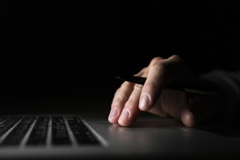 Hand holding pen and typing Free Photo
