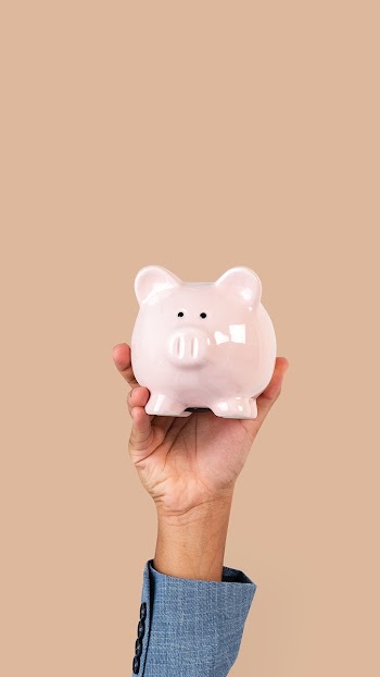 Hand holding piggy bank in finance concept | Free stock photo | High Resolution image