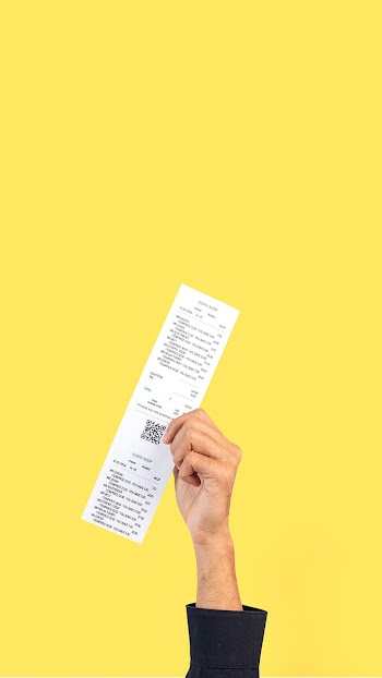 Hand holding receipt for shopping campaign | Free stock photo | High Resolution image