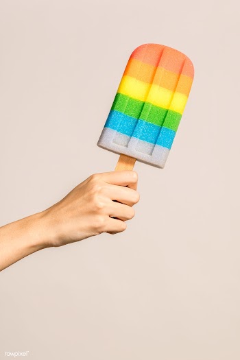 Hand with a rainbow ice pop in summertime | Free  photo - 2299282