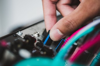 Hands Knob Synth