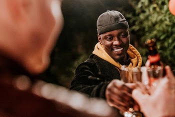 Happy friends toasting to celebrate | Free Photo - rawpixel